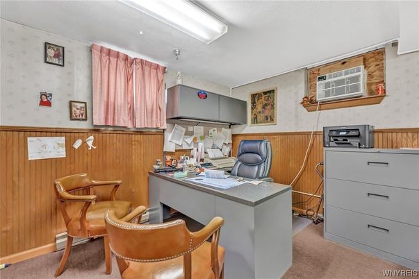 Home Office, Interior