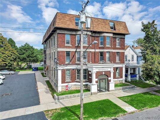 Exterior, Facade, Brick Facade, Rowhouse