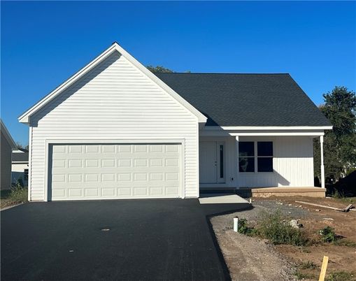 Attached, Exterior, Facade, Ranch