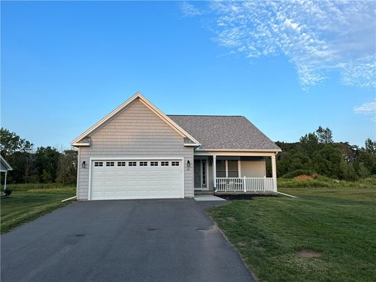 Attached, Exterior, Facade, Ranch