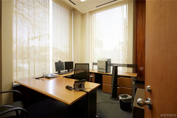 Home Office, Interior