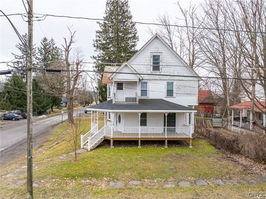 Backyard, Exterior, Facade, Queen Anne Victorian