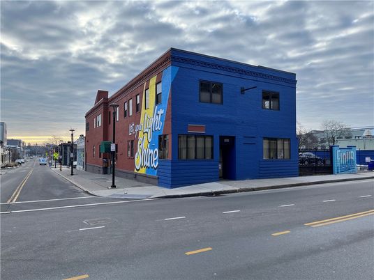 Exterior, Facade, Rowhouse