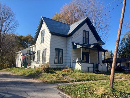 Exterior, Facade, Farmhouse