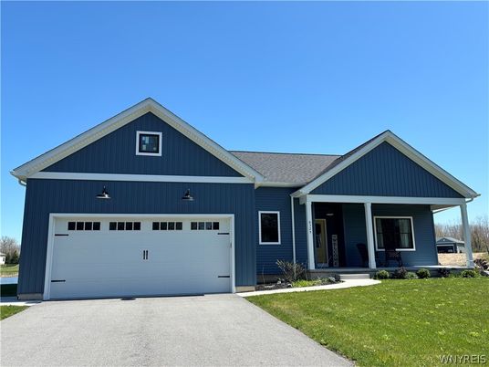 Attached, Exterior, Facade, Farmhouse