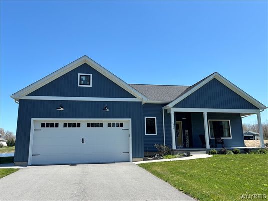 Attached, Exterior, Facade, Farmhouse