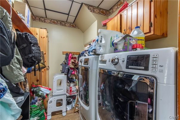 Interior, Washer, Wood Texture Flooring