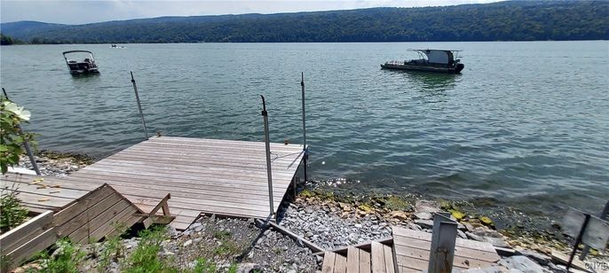 Exterior, Lake