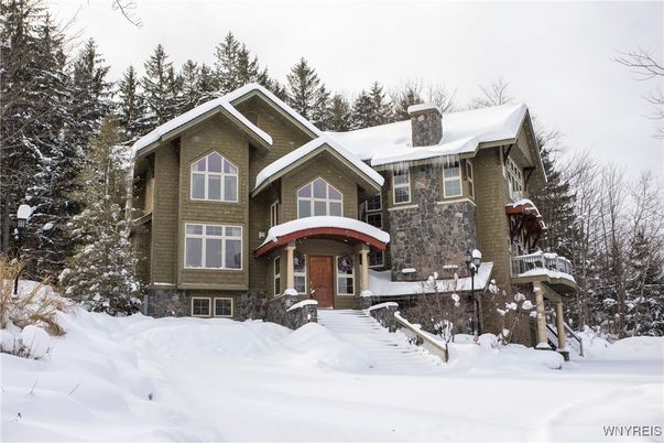 Exterior, Facade, Brick Facade, American Craftsman