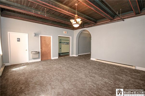 Empty room, Interior, Pendant Lights, Wooden Beams, Wooden Ceilings