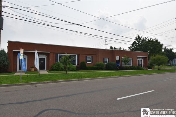 Exterior, Facade, Brick Facade, Cape Cod