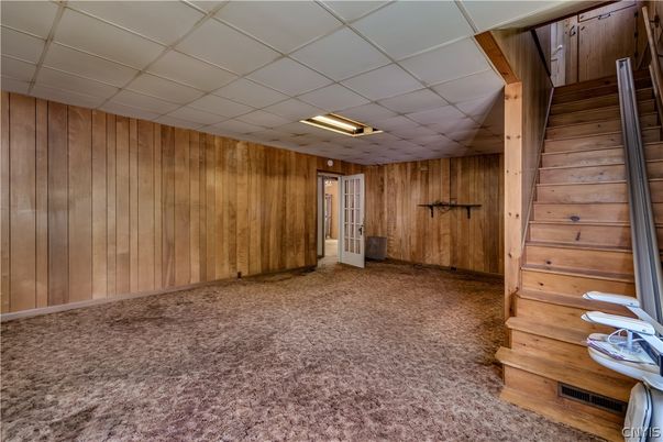 Empty room, Interior, Recessed Lighting, Wooden Walls