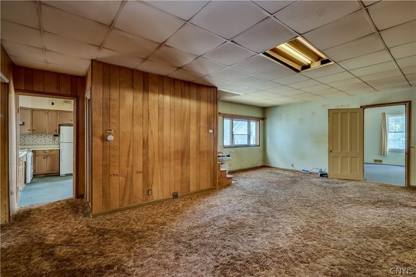 Empty room, Interior