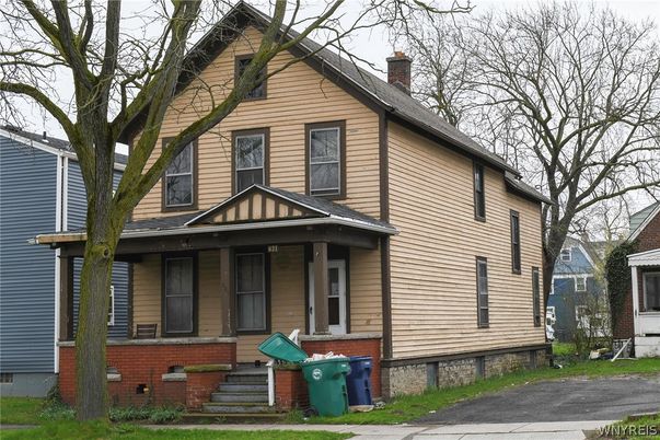 Exterior, Facade, Brick Facade, Queen Anne Victorian