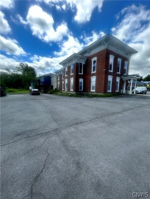 Exterior, Facade, Brick Facade, American Craftsman