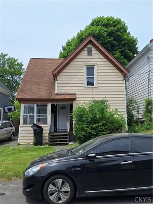 Exterior, Facade, Queen Anne Victorian