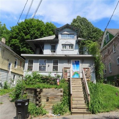 Exterior, Facade, American Foursquare