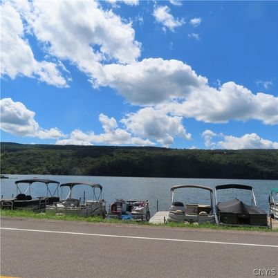 Exterior, Lake