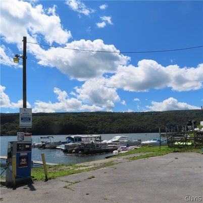 Exterior, Lake