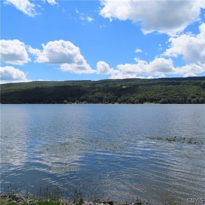 Exterior, Lake