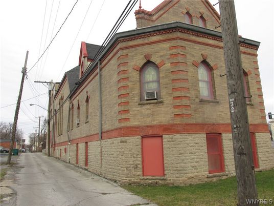 Exterior, Facade, Brick Facade, Rowhouse