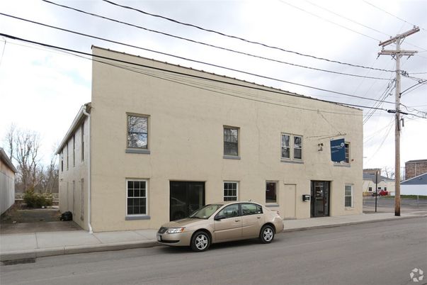 Exterior, Facade, Rowhouse