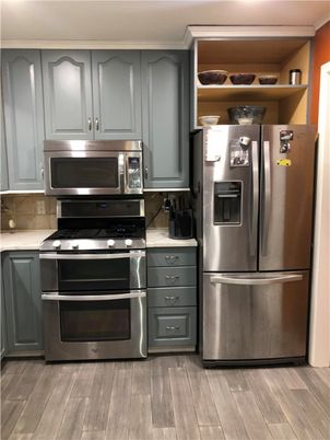 Interior, Kitchen, Stainless Steel Appliances, Wood Texture Flooring