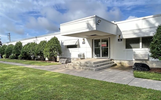 Exterior, Facade, Modern