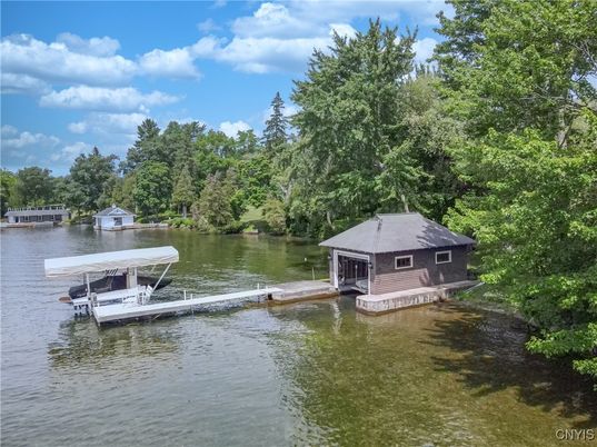 Exterior, Lake