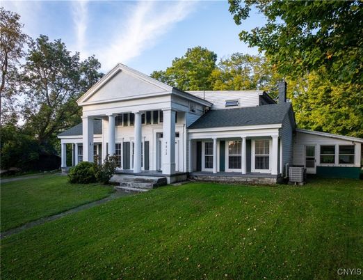 Backyard, Exterior, Facade, Queen Anne Victorian