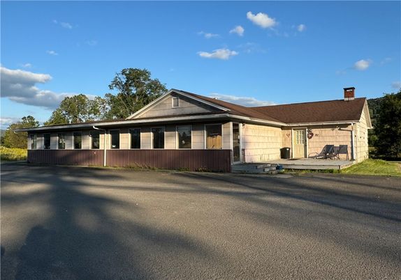 Backyard, Exterior, Facade, Ranch