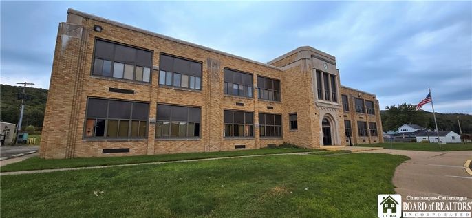Exterior, Facade, Brick Facade, Rowhouse