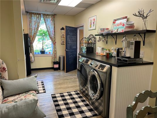 Interior, Washer, Wood Texture Flooring