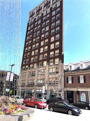 Exterior, Facade, Chicago School