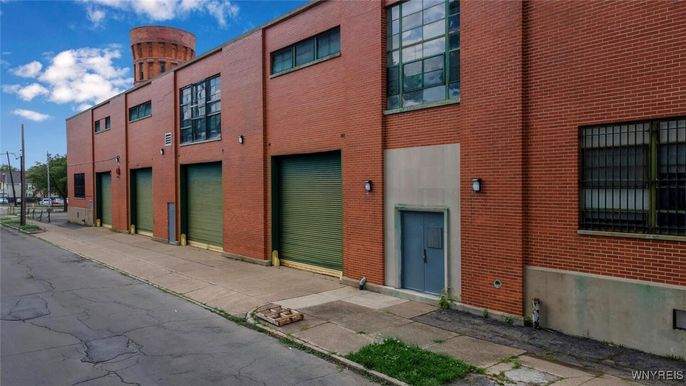 Attached, Exterior, Facade, Brick Facade, Rowhouse