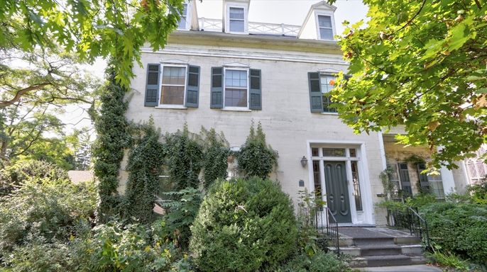 Exterior, Facade, Georgian