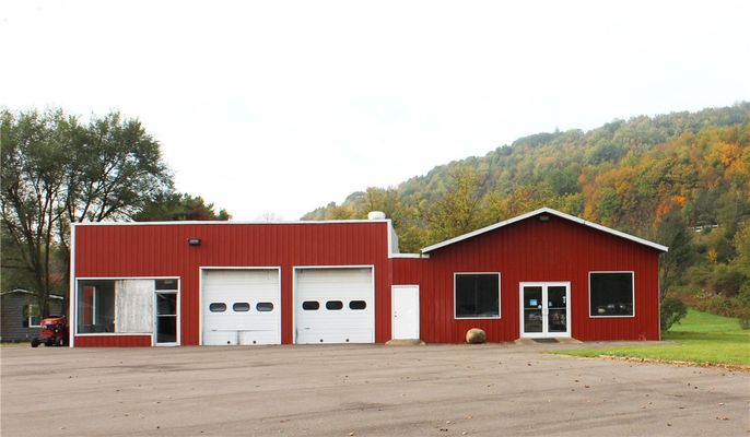 Attached, Exterior, Facade, Farmhouse