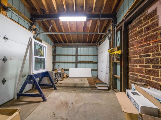Garage, Interior, Wooden Beams