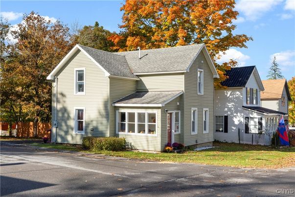 Exterior, Facade, Farmhouse