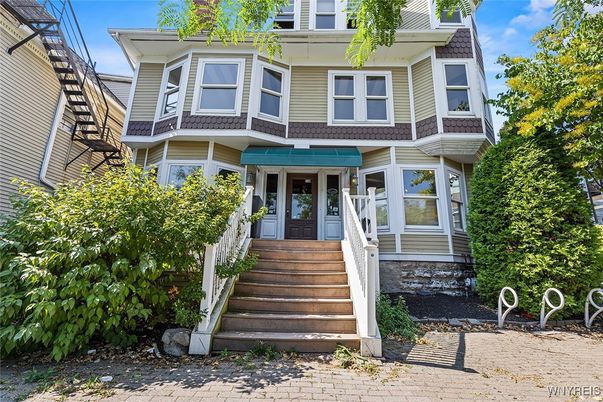 Exterior, Facade, Queen Anne Victorian