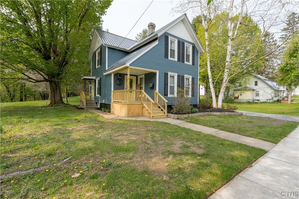 Backyard, Exterior, Facade, Queen Anne Victorian