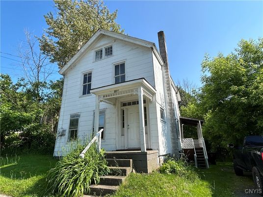 Exterior, Facade, Queen Anne Victorian