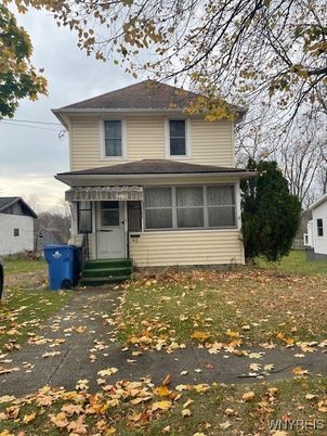 Exterior, Facade, American Foursquare