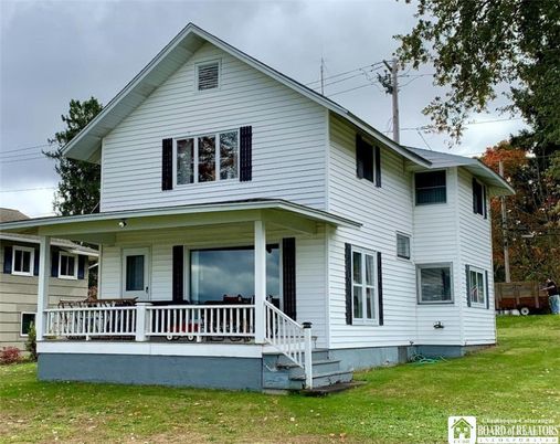 Exterior, Facade, Farmhouse