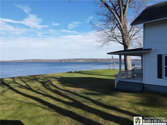 Exterior, Lake