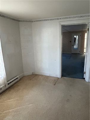 Empty room, Interior