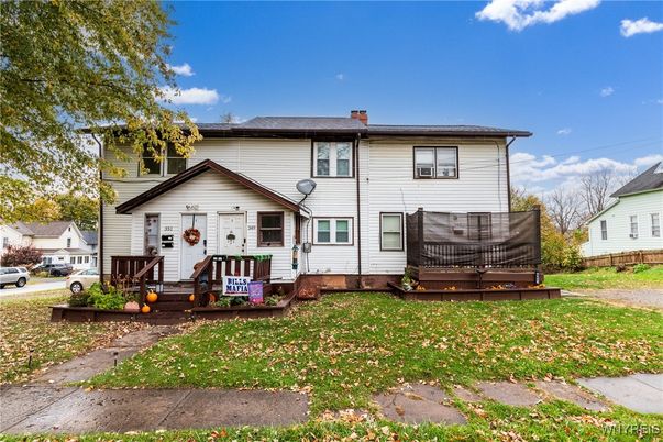 Backyard, Exterior, Facade, American Foursquare