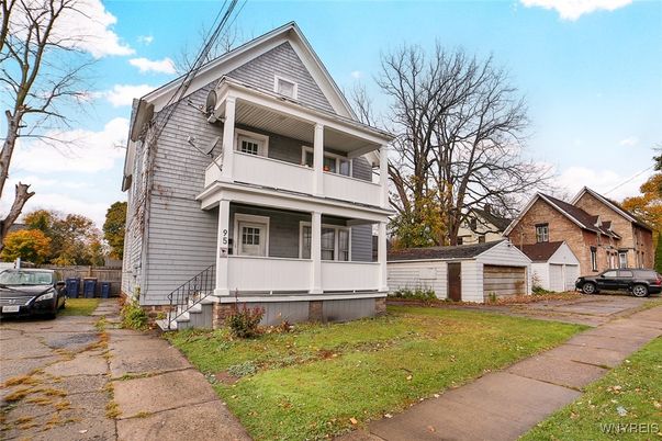 Exterior, Facade, Queen Anne Victorian