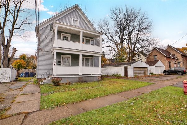 Exterior, Facade, Queen Anne Victorian