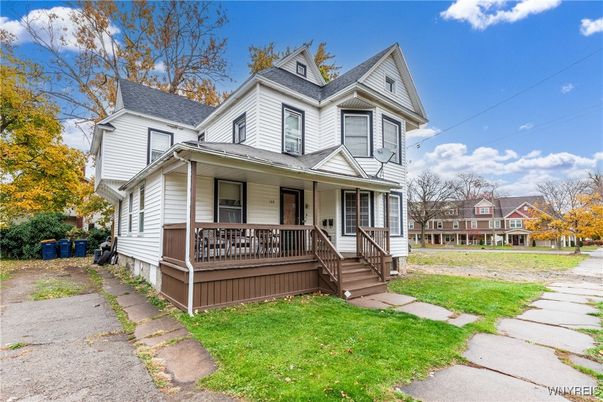 Exterior, Facade, Queen Anne Victorian